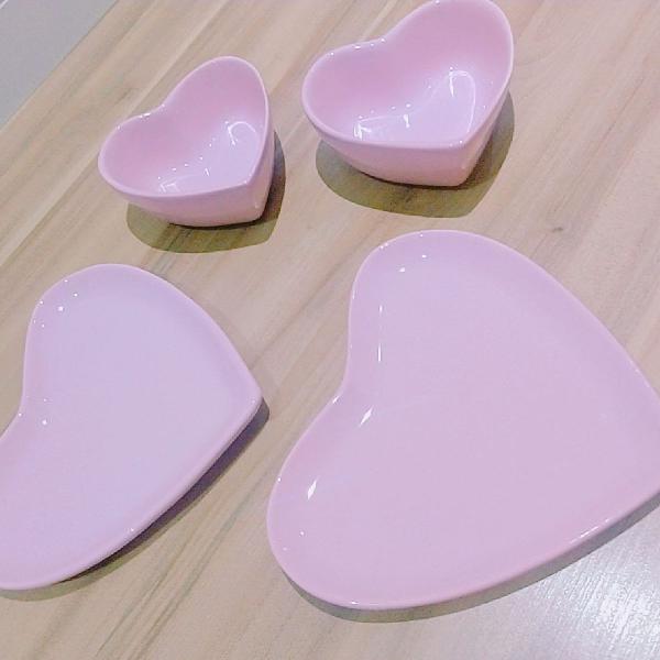 Conjunto De Travessa e prato de Ceramica Coração Rosa