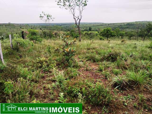 Fazendinha em Três Marias, 50.000m2, plana, luz, córrego