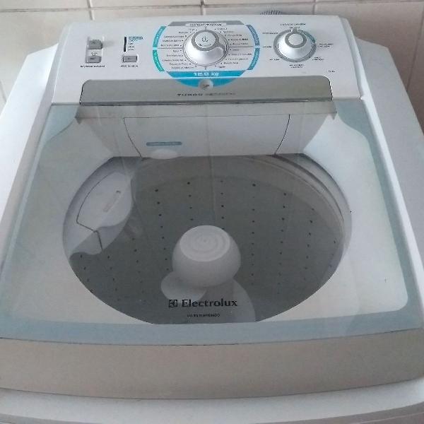 Máquina de lavar roupas Electrolux, 12kg. Quando centrifuga