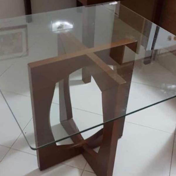 linda mesa vidro temperado praticamente nova, sem as