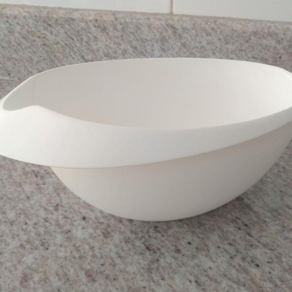 oval mixing bowl
