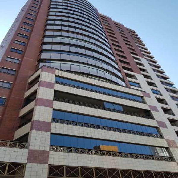 Apartamento 440m2 com 4 suirtes, gabinete, 6 vagas no