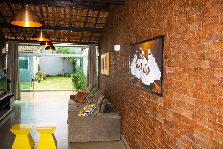 Casa para venda possui 190 metros quadrados com 4 quartos em