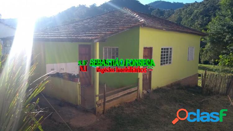 Pequena chácara com casa boa em Virginia Minas Gerais