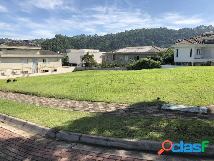 Terreno Tamboré com 524m², plano, esquina