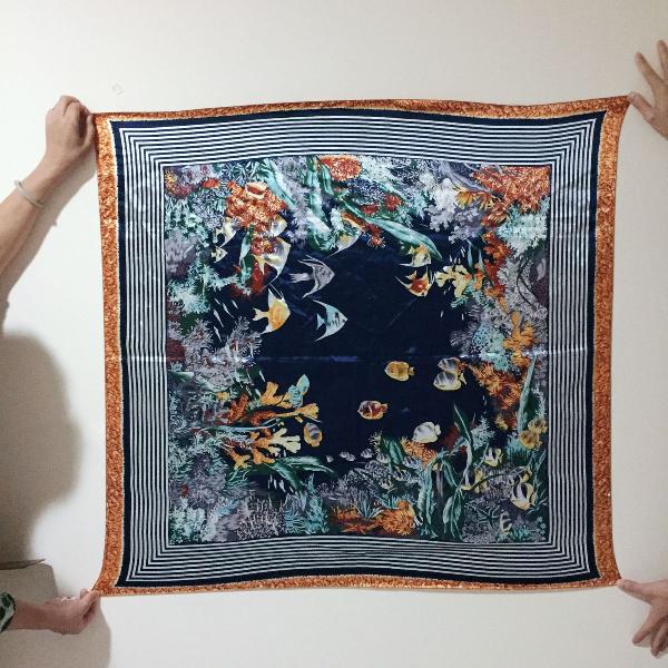 lenço de seda de peixinhos