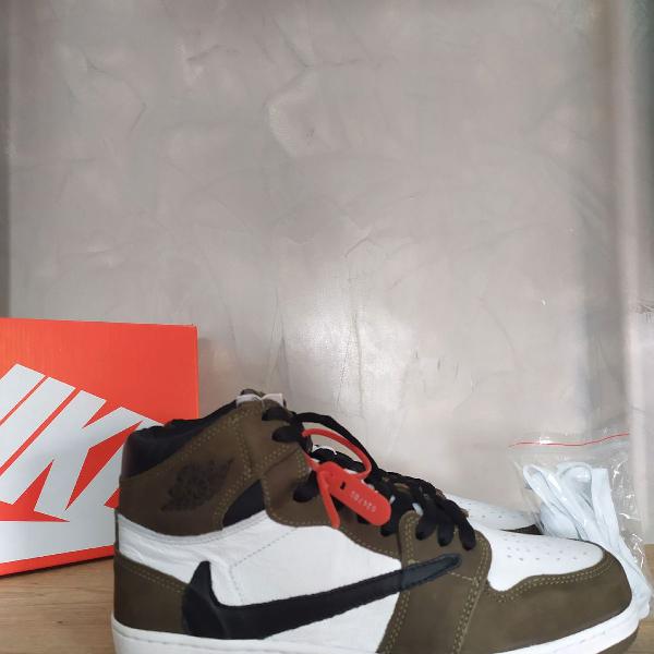 tenis jordan 1 travis Scott