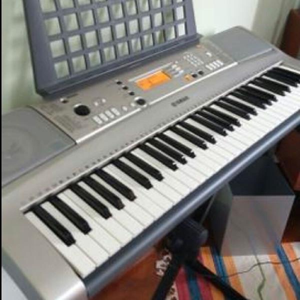 Teclado Yamaha PSR E313 Seminovo