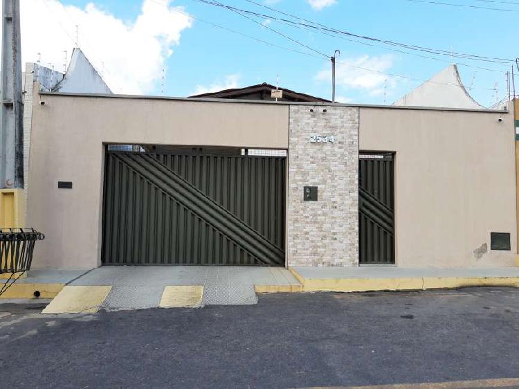 Casa para venda com 190 metros quadrados com 3 quartos