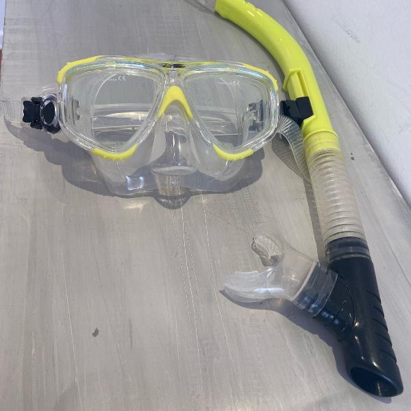 máscara de mergulho com snorkel