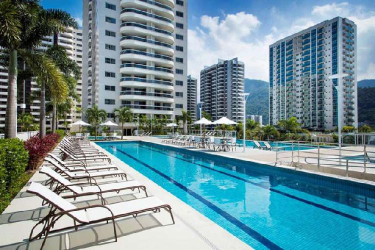 Apartamento de 2 quartos com suíte próximo ao Rio Centro -