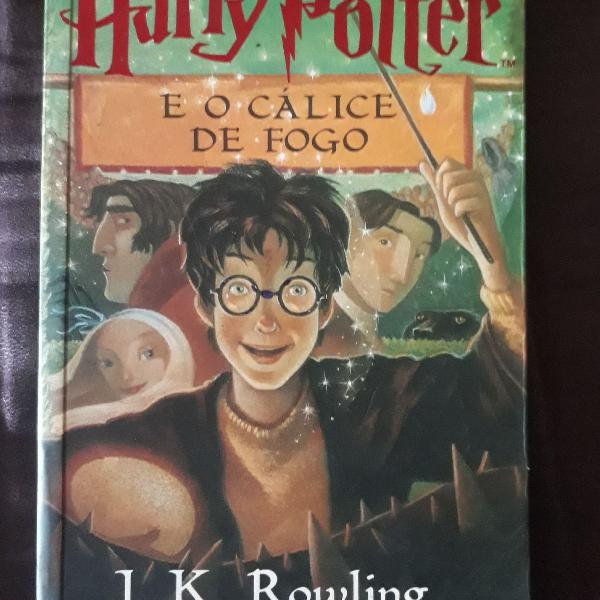 Livro Harry Potter e o cálice de fogo.