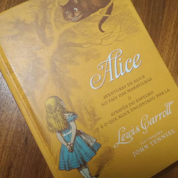 livro Alice no País das Maravilhas