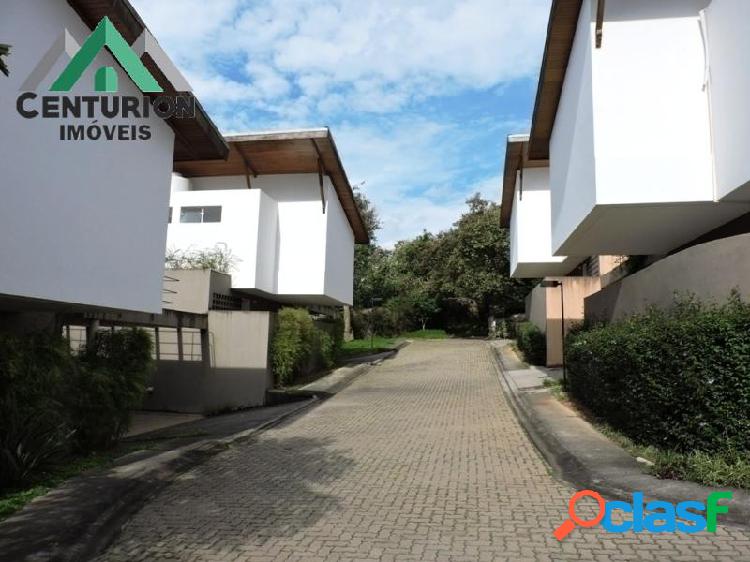 Charmosa vila com apenas 4 casas