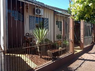 Casa Jardim Batel - três quartos.