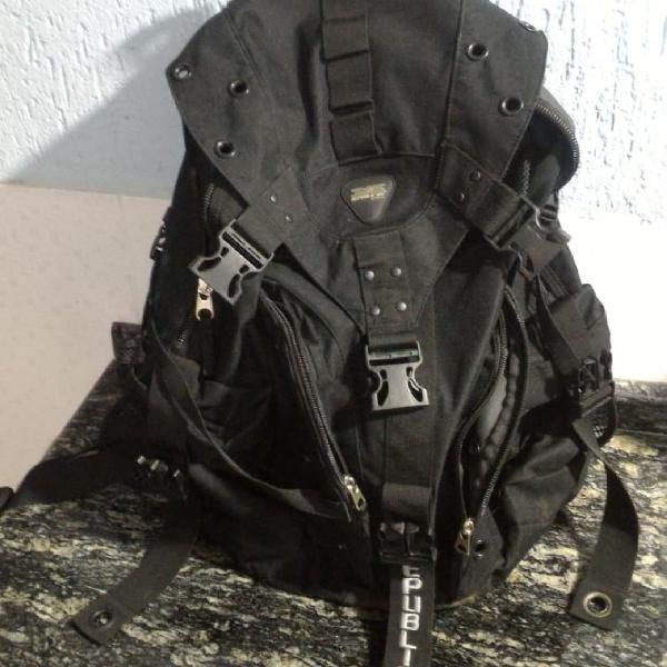 Mochila Preta Poliéster