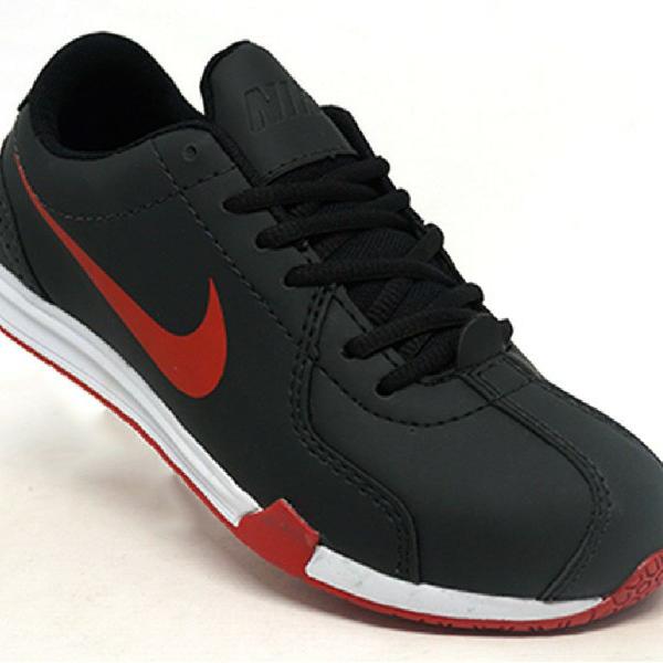 Tênis Nike Classic preto com vermelho