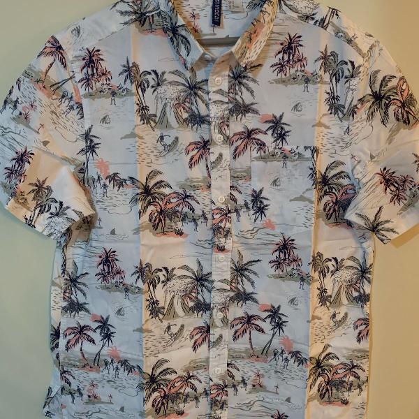 camisa estampada h&amp;m estilo havaiana