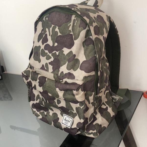 mochila herschel camuflada