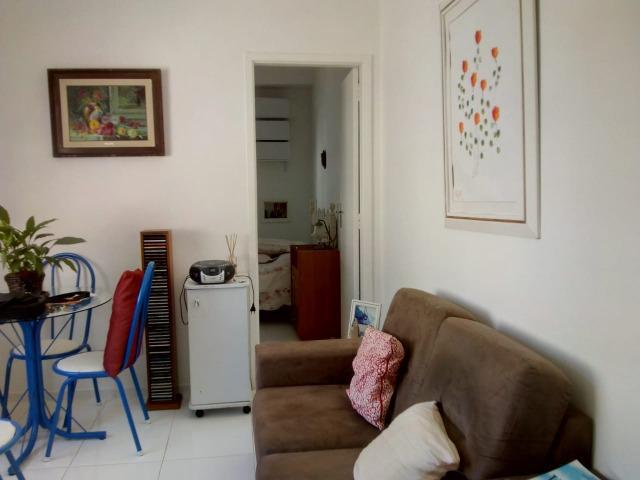 Alugo charmoso quarto e sala mobiliado Copacabana