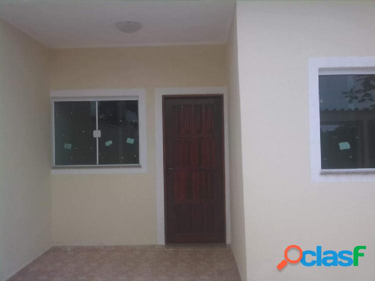 CASA NOVA, GEMINADA NO JARDIM SUARÃO EM ITANHAÉM...