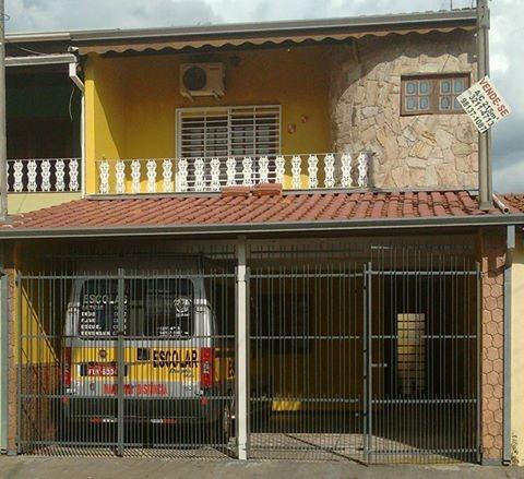 Casa Assobradada com 215 m2 de A/C
