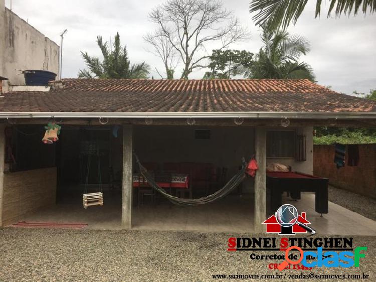 Casa com 02 dormitórios e 01 suíte, em Bal. Barra do Sul -