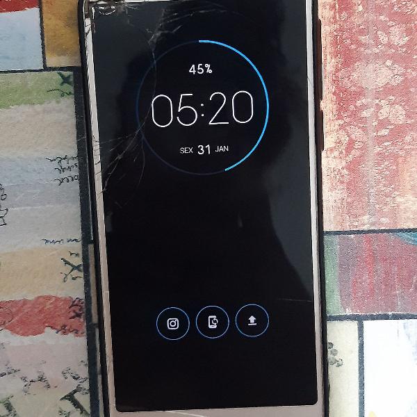 MOTO E5 - APENAS TELA TRINCADA