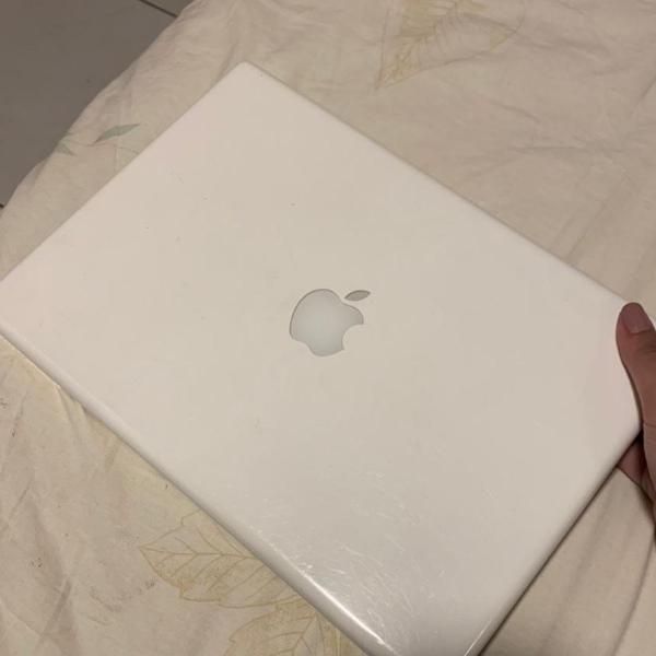 macbook white