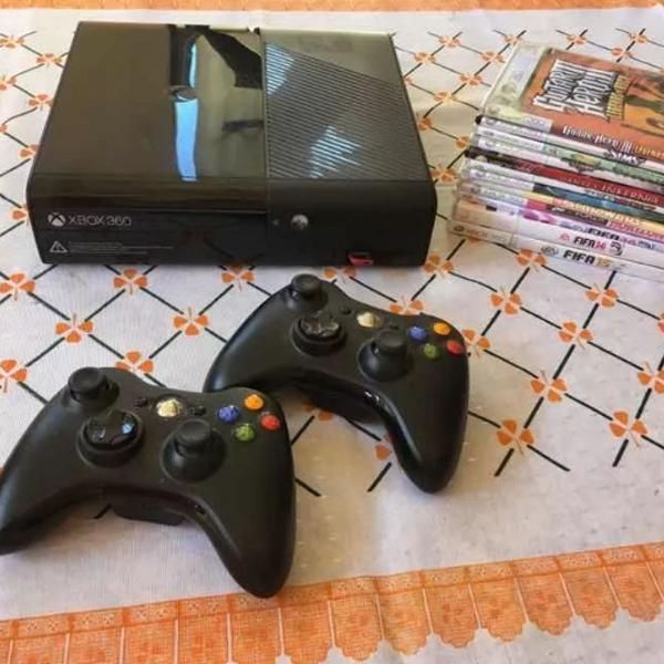 xbox 360 slim seminovo 2 joysticks + 12 jogos