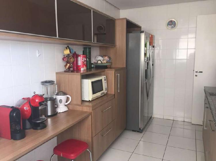 Apartamento para venda possui 154 metros quadrados com 3