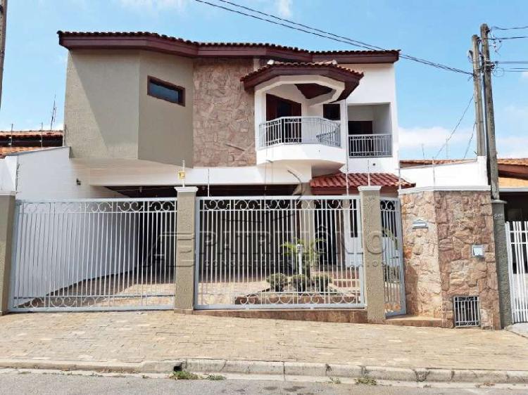 Lindo casa na Região Oeste, próximo de mercados e