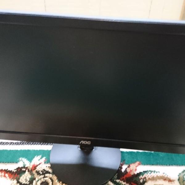 Monitor AOC 19.5" (apenas VGA)