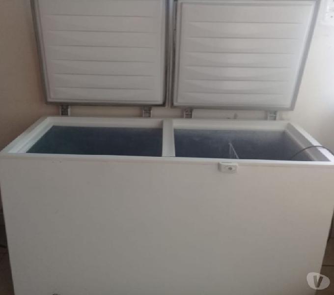 Vendo Freezer horizontal e Masseira 5 kl