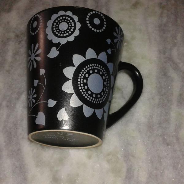 belíssima caneca em porcelana