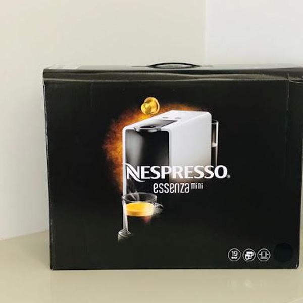 cafeteira nespresso essenza mini