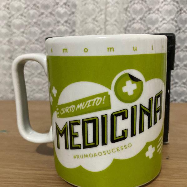 caneca estampada medicina