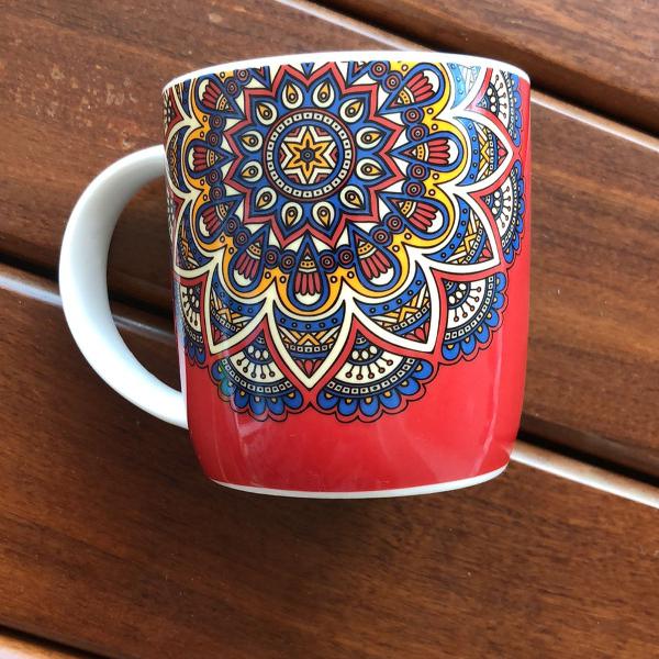 caneca mandala vermelha