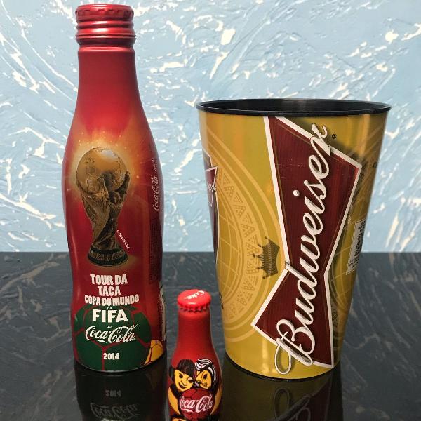 conjunto de garrafa coca cola e copo da copa do mundo brasil