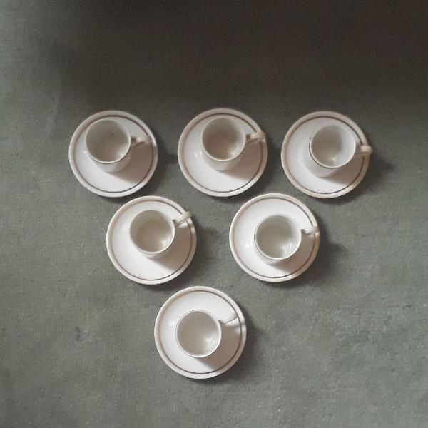 conjunto de xícaras de porcelana
