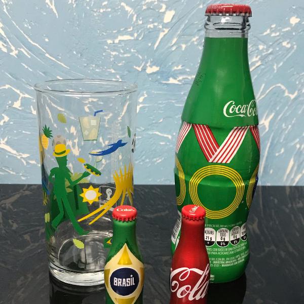 conjunto garrafa de coca cola e copo do brasil