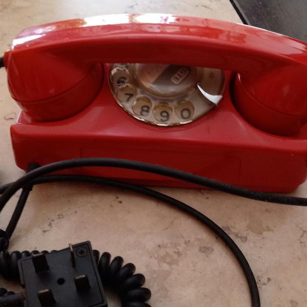 telefone vermelho antigo