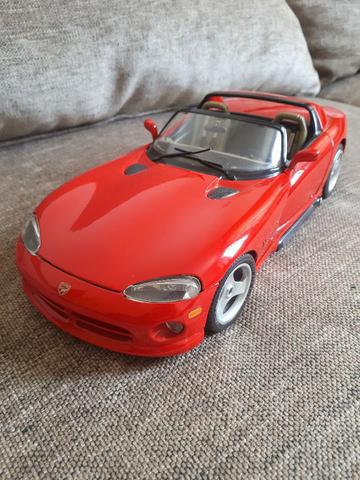 Carrinho De Coleção Dodge Viper Vermelho 1/18; Bburago