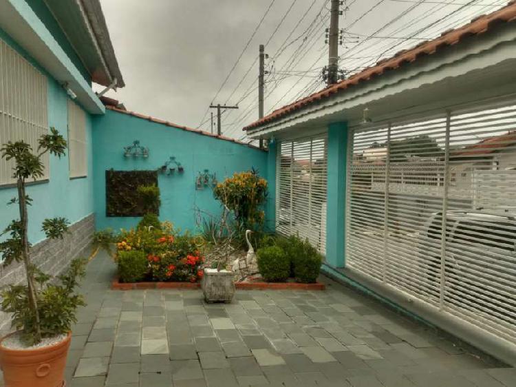 Casa para aluguel e venda possui 200 metros quadrados com 3