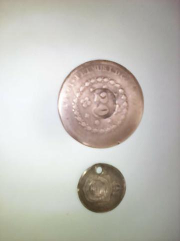 Coleção de moedas e notas antigas