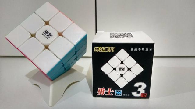 Cubo Mágico Profissional Original 3x3x3 Qiyi Warrior W