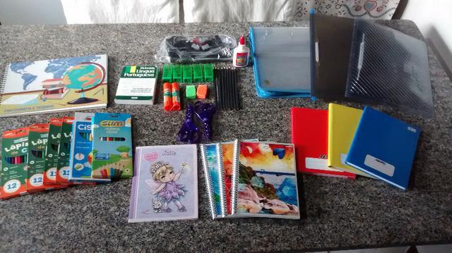 Kit combo de material escolar com 40 peças com cadernos