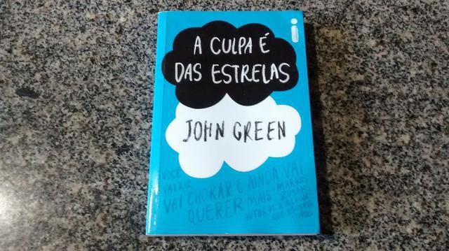 Livro "a culpa é das estrelas" de jonh green ano 2012