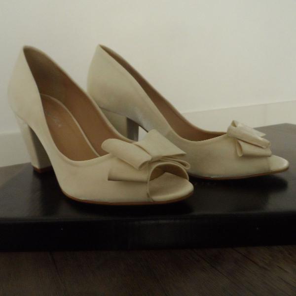 Sapato Peep Toe Off-White para noiva