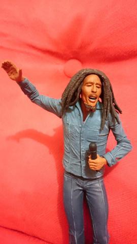 Vendo excelente figura do Bob Marley